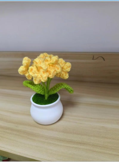 Handmade crocheted small flower potted plants, finished home furnishings, decoration simulation, flower wool knitting, sunflower weaving bouquet