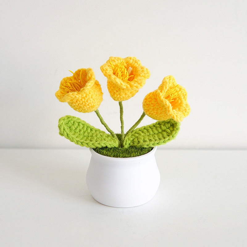 Handmade crocheted small flower potted plants, finished home furnishings, decoration simulation, flower wool knitting, sunflower weaving bouquet