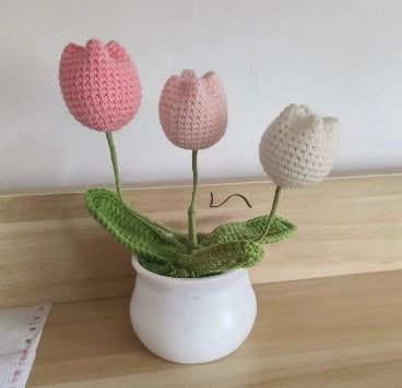 Handmade crocheted small flower potted plants, finished home furnishings, decoration simulation, flower wool knitting, sunflower weaving bouquet