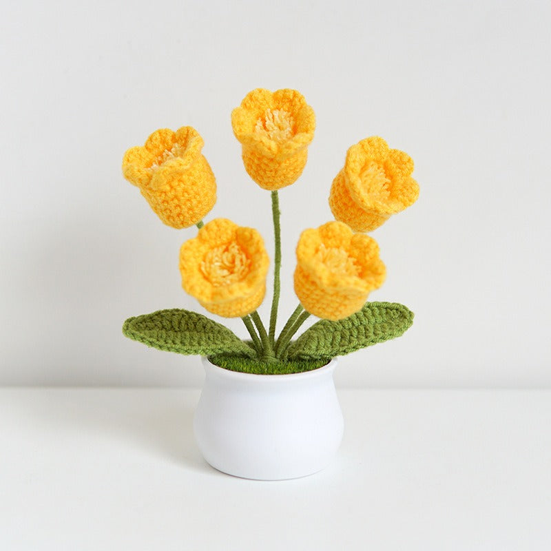 Handmade crocheted small flower potted plants, finished home furnishings, decoration simulation, flower wool knitting, sunflower weaving bouquet